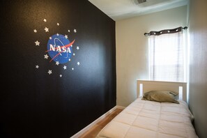 Space City, Private Room (Sleeps 1 Guest)