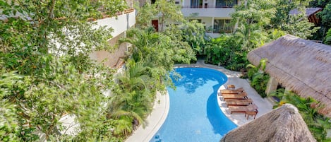 Außenpool, Liegestühle