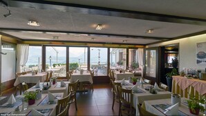 Free daily buffet breakfast  - Hotel Restaurant Panorama (Sigriswil)