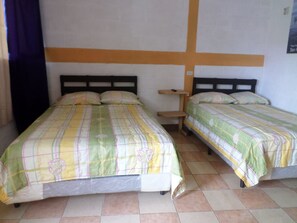 經典四人房, 2 張標準雙人床, 非吸煙房 | 免費無線上網、床單