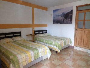 經典四人房, 2 張標準雙人床, 非吸煙房 | 免費無線上網、床單