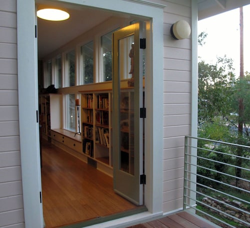 Travis Heights Apartment near SoCo, Downtown, Auditorium Shores, and Boardwalk