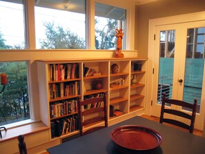 Dining - Travis Heights Apartment near SoCo, Downtown, Auditorium Shores, and Boardwalk (Austin)