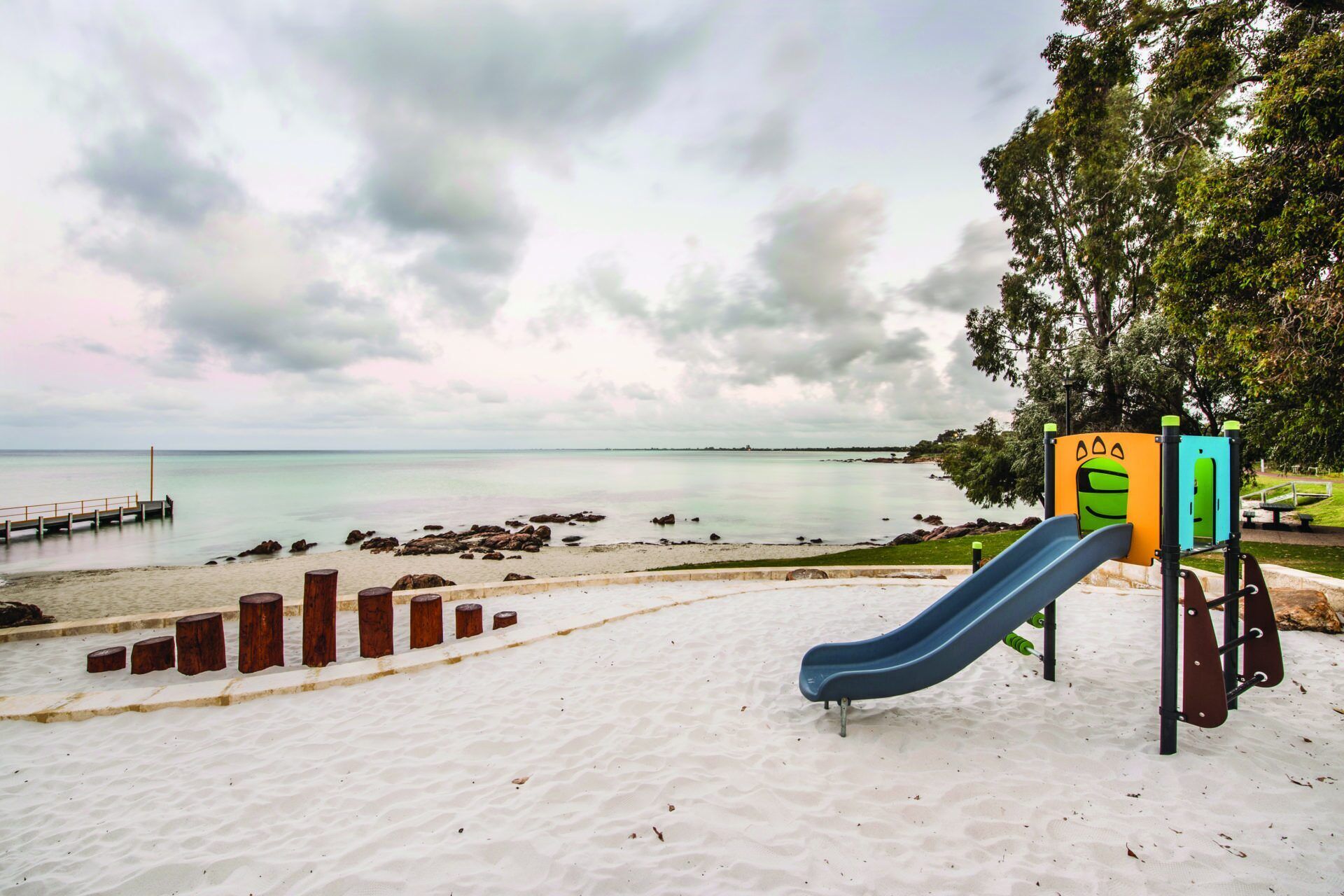 Superb Dual Keyed Home with Stunning Ocean Views just 300 Metres to Beach — image 22