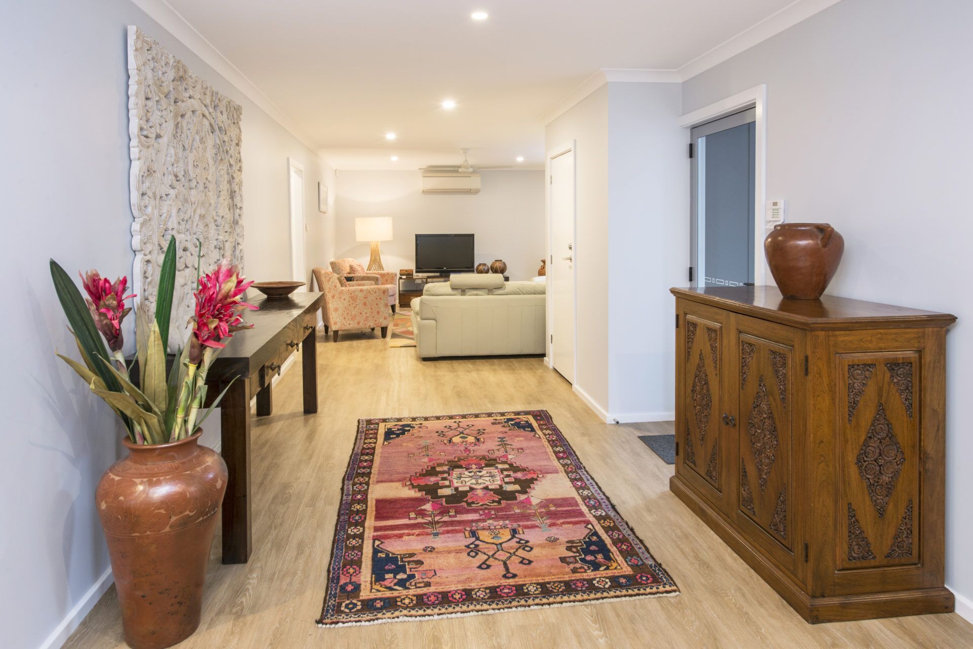 Superb Dual Keyed Home with Stunning Ocean Views just 300 Metres to Beach — image 12