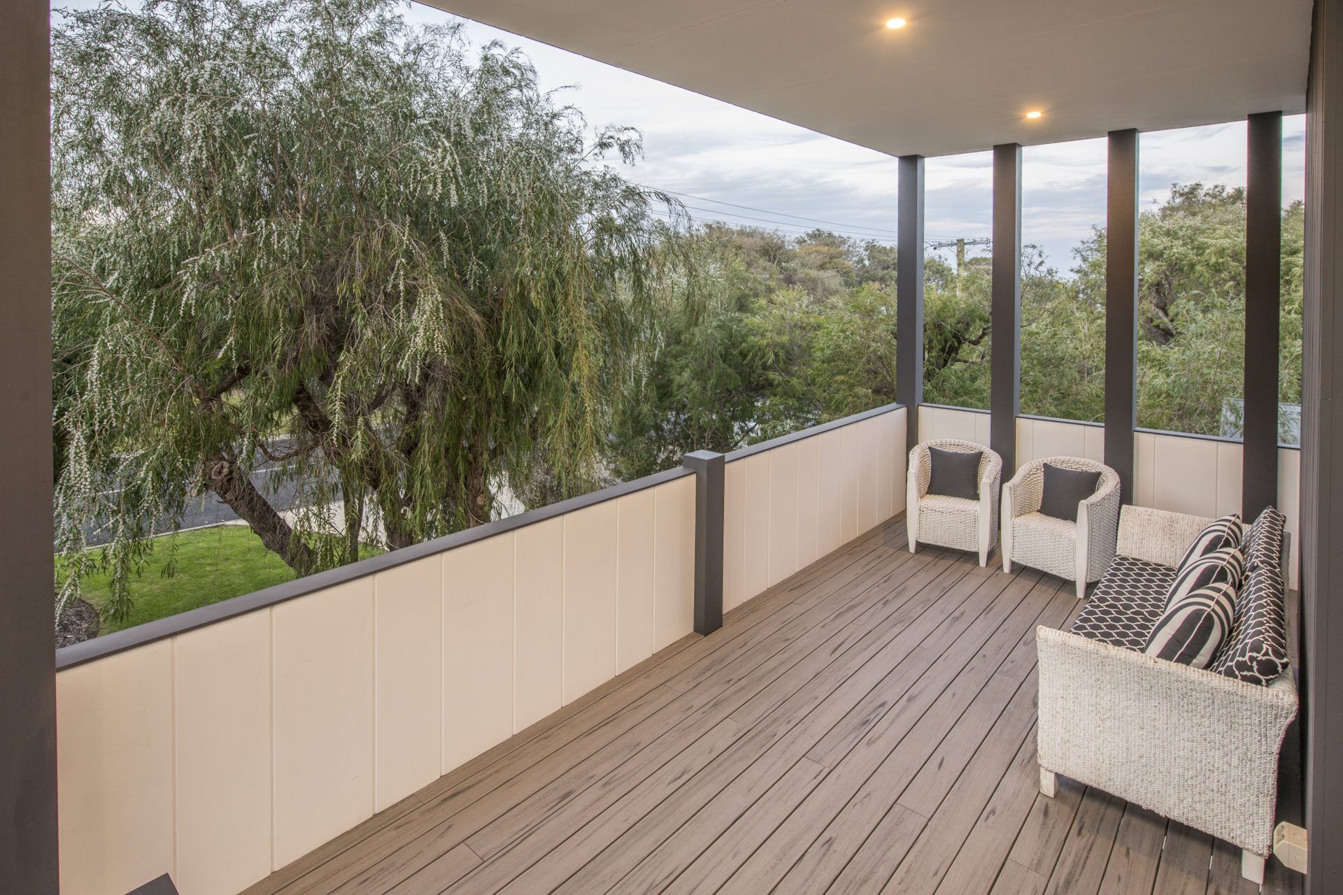 Superb Dual Keyed Home with Stunning Ocean Views just 300 Metres to Beach — image 3