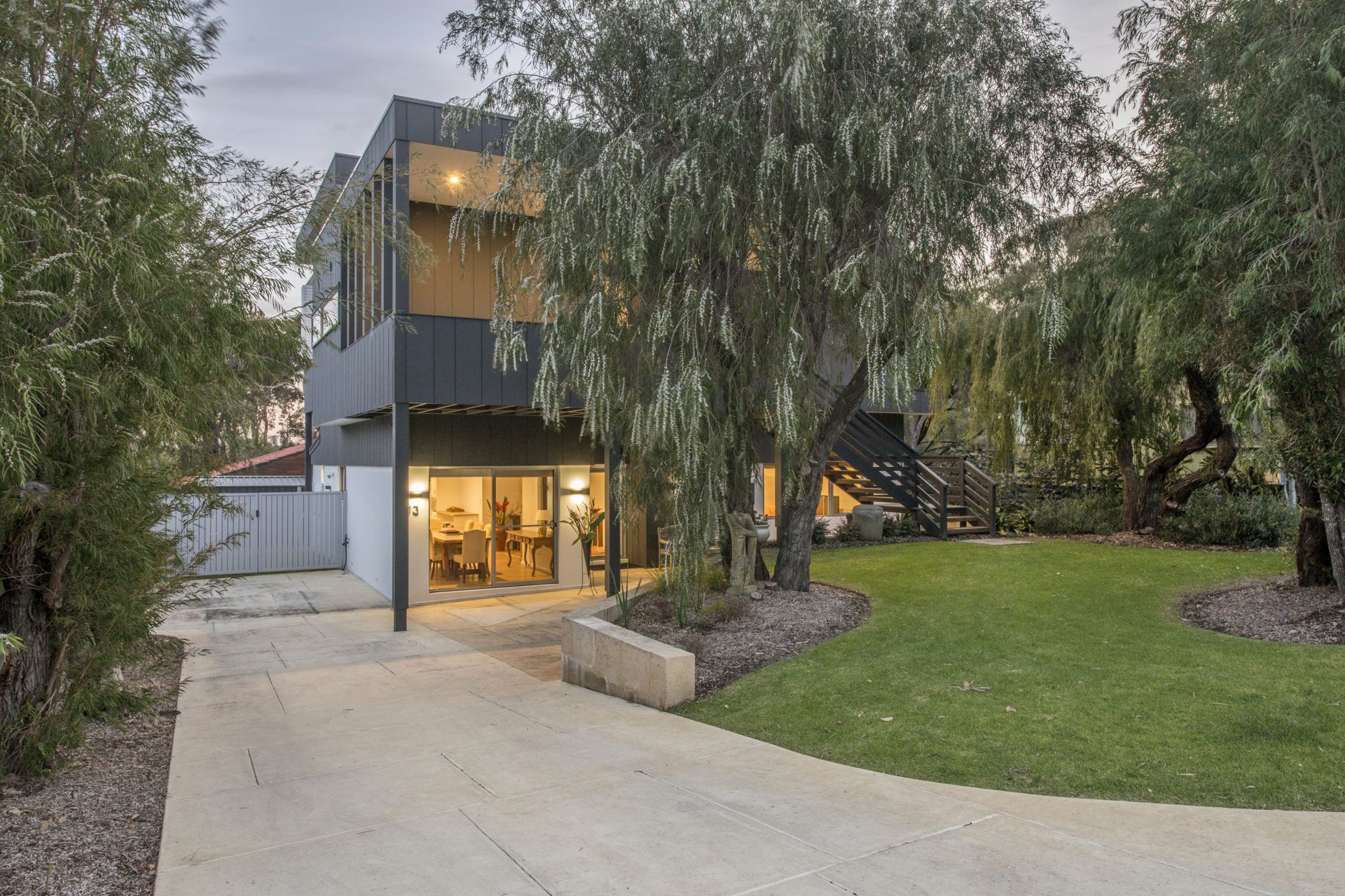 Superb Dual Keyed Home with Stunning Ocean Views just 300 Metres to Beach — image 19