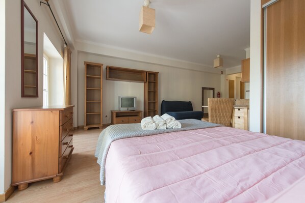 1 chambre, fer et planche à repasser, Wi-Fi, literie fournie