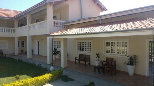 COUNTRY HOUSE (10 suites) W/AR, POOL, ETC.