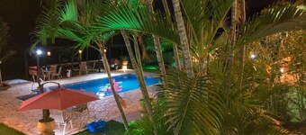 COUNTRY HOUSE (10 suites) W/AR, POOL, ETC.