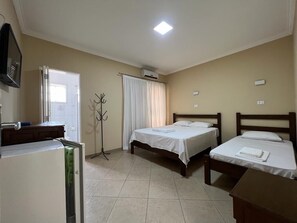 10 bedrooms, iron/ironing board, free WiFi, bed sheets - COUNTRY HOUSE (10 suites) W/AR, POOL, ETC. (Boituva)
