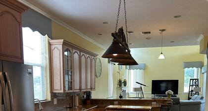 Great Equestrian Hideaway