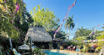 Clothes optional Tranquil Private room Paradise. In Fort Lauderdale. LGBTQ+ ❤️