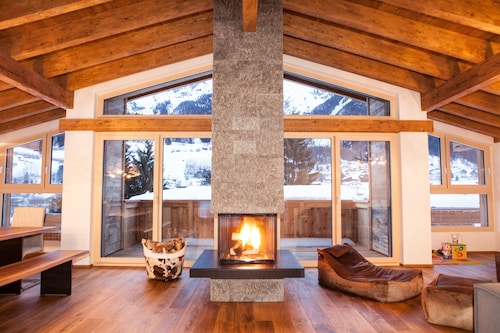 St. Anton am Arlberg Chalet - Riffler Lodge - 5 bedrooms w/fireplace and sauna