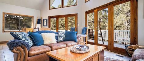 Smart TV, chimenea, reproductor de DVD y tenis de mesa