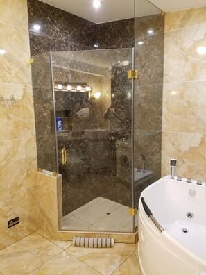 Hair dryer, bathrobes, towels, soap - Entire Studio-Penthouse De Luxe (Lima)