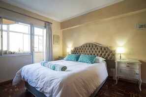 2 bedrooms, iron/ironing board, internet, bed sheets