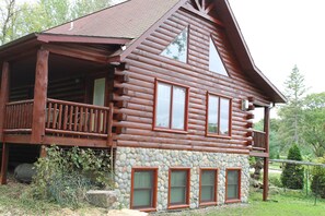 Exterior - Lovely Devils Lake Cabin Baraboo Dells Huge Yard Skiing Best Location! (Baraboo)