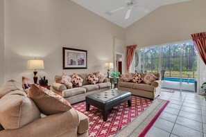 TV connectée, lecteur de DVD, baby-foot, table de tennis de table