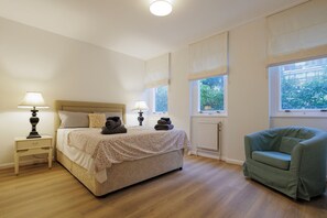 2 makuuhuonetta, silitysrauta/-lauta, Wi-Fi, vuodevaatteet