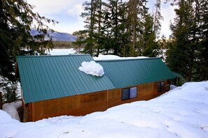Exterior - Lake Wenatchee Getaway - Lakefront Weekend Hideout (Leavenworth Area)