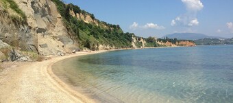 Villa Kamaria Luksusvilla med privat svømmebasseng, terrasser, utsikt over dalen og sjøen.