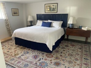 1 bedroom, desk, iron/ironing board, free WiFi - 5 Star Back Cove Apartment with water view! (Portland)