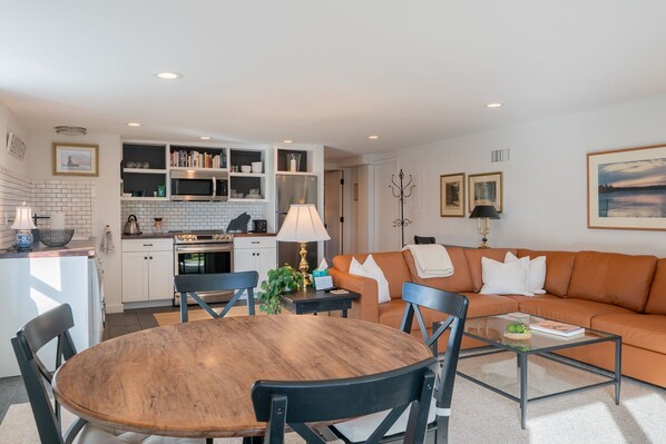 Interior - 5 Star Back Cove Apartment with water view! (Portland)