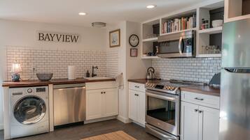 冰箱、微波炉、烤箱、炉灶