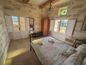 3 bedrooms, in-room safe, iron/ironing board, WiFi