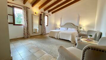 7 bedrooms, iron/ironing board, WiFi, bed sheets