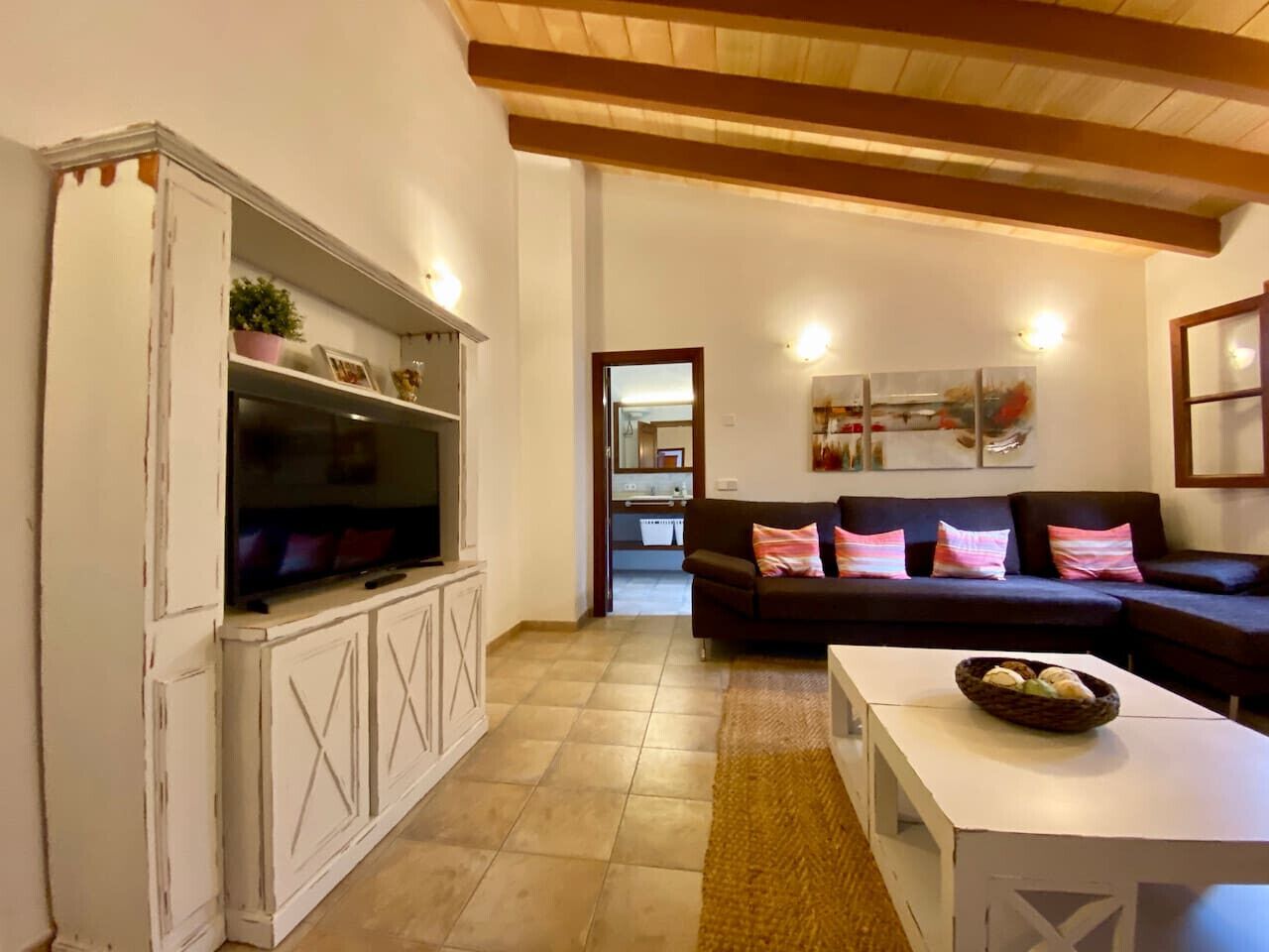 TV, DVD player, table tennis, stereo