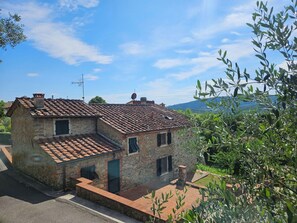 Exterior - Beautiful apartment in villa with internet, A/C, pool, TV, terrace, panoramic view, close to Lucca (Palmata)