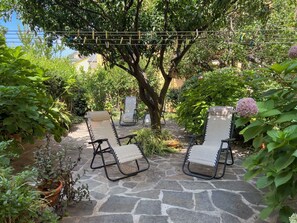 Terrace/patio - Casa Mary - For 4 people, in centre, 5 minutes from beach and station to Cinque Terre (Levanto)