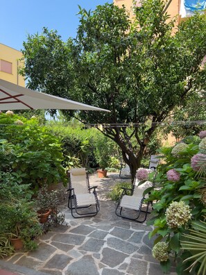Terrace/patio - Casa Mary - For 4 people, in centre, 5 minutes from beach and station to Cinque Terre (Levanto)