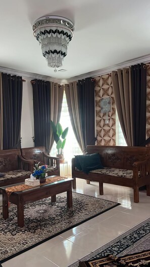 Basic Bungalow | Living area