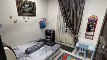 4 bedrooms, Egyptian cotton sheets, premium bedding, down comforters