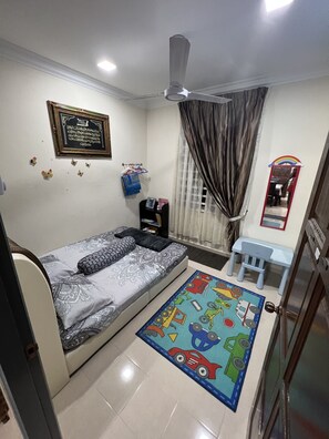 4 bedrooms, Egyptian cotton sheets, premium bedding, down duvets