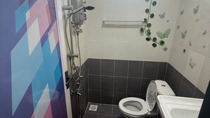 基础平房 | 浴室 | 淋浴设施、旋水按摩花洒、免费洗浴用品、吹风机