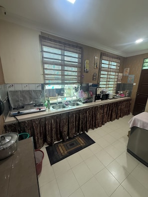 Basic Bungalow | Private kitchen