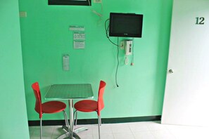 Standard Room | In-room dining - Bulalo Mangrove Inn (Calapan)