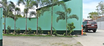 Bulalo Mangrove Inn
