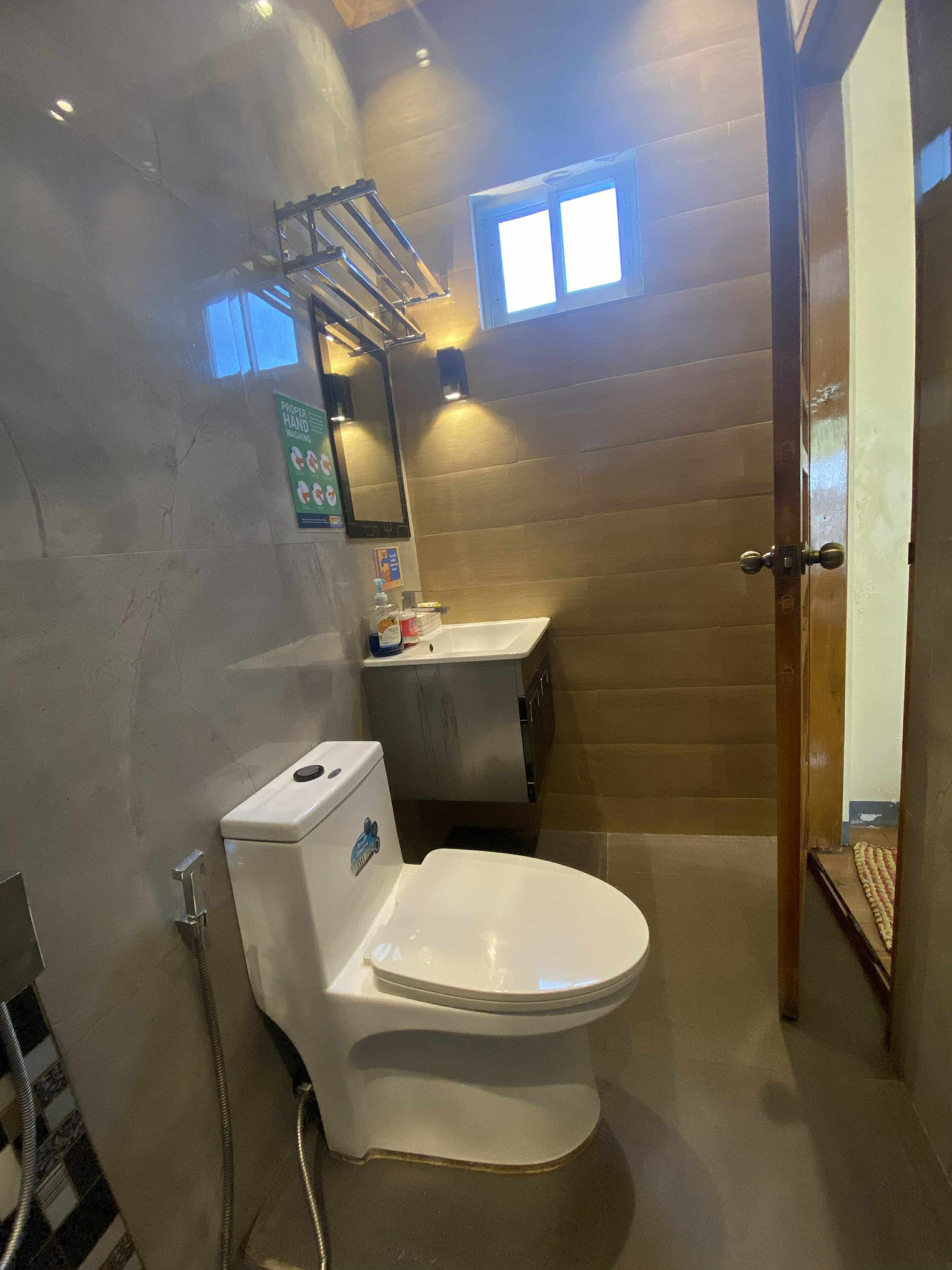 family room | bathroom | shower, free toiletries, towels