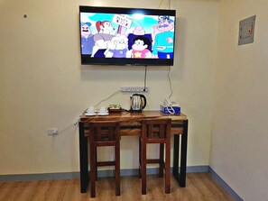 Family Room | Room amenity