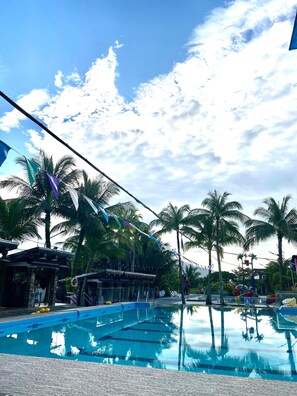 Outdoor pool - Eduardo's Resort (Calapan)