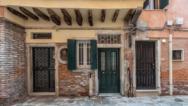 A building facade with three distinct doors labeled 1096, 1097, and 1098.