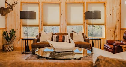 Rivers Edge House am Little Missouri River !!