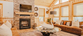 RIVERFRONT HOUSE ON THE LITTLE MISSOURI RIVER!! LAKE GREESON & DIAMOND MINE!!