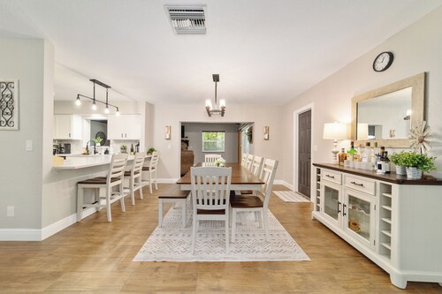 3/2 NEWLY REMODELED HOME IN CRYSTAL RIVER! Bring your boat and RV/Camper! 
