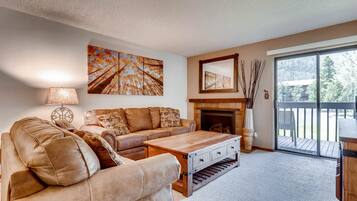 TV, fireplace
